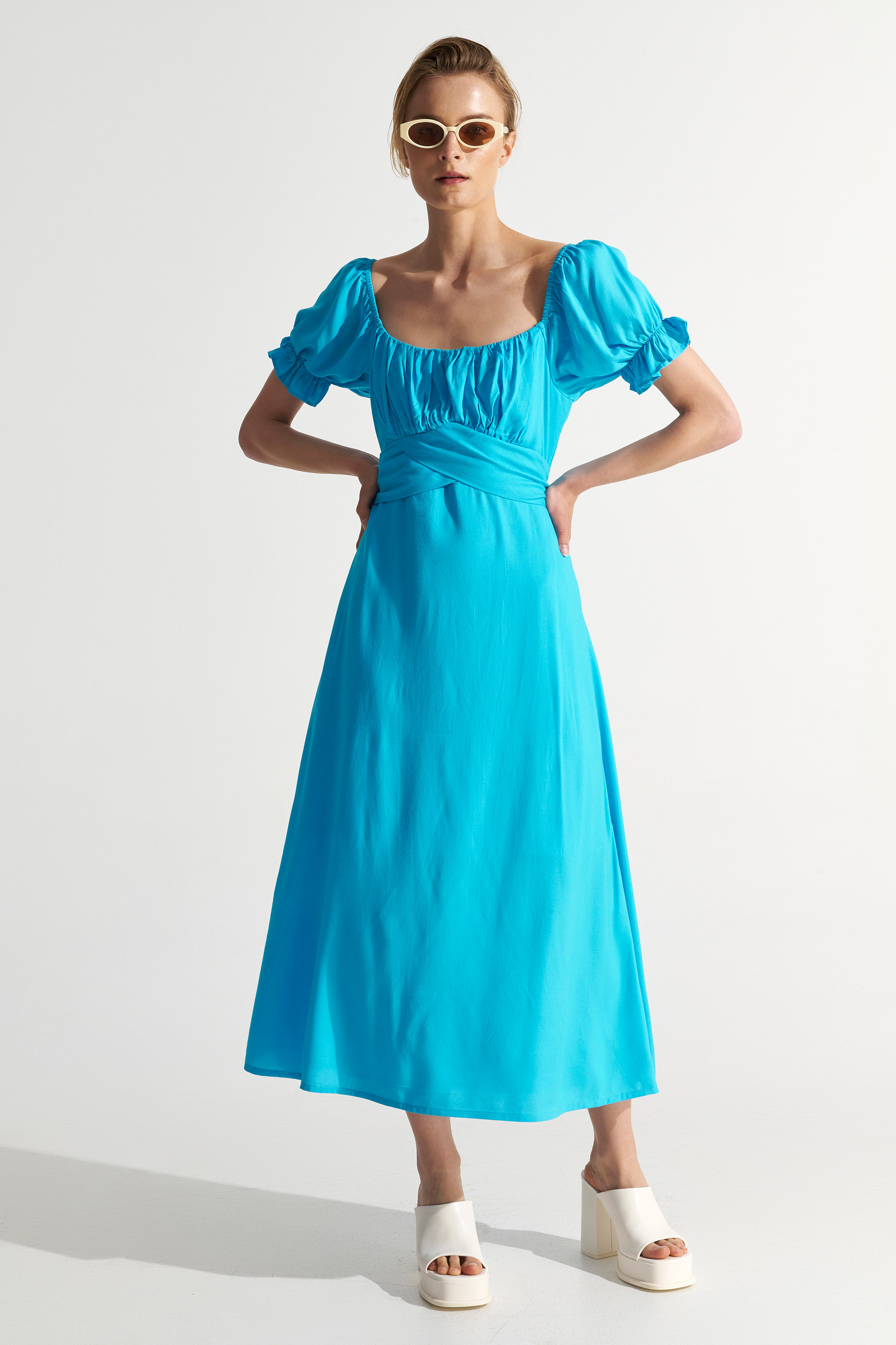 Φόρεμα μίντι με σούρες Aqua